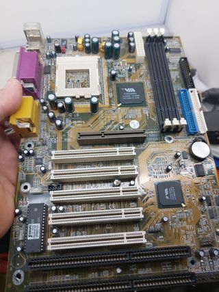 Placa base antigua - SY-7VBA133