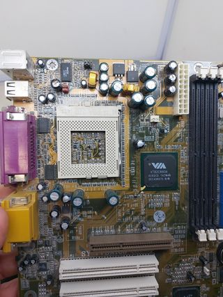 Placa base antigua - SY-7VBA133
