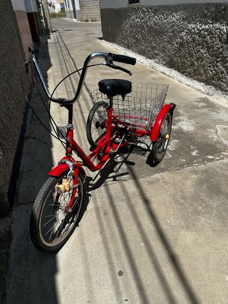 Triciclo adulto cómodo y practico.