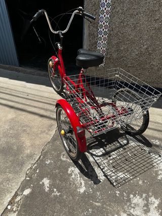 Triciclo adulto cómodo y practico.