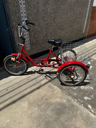 Triciclo adulto cómodo y practico.