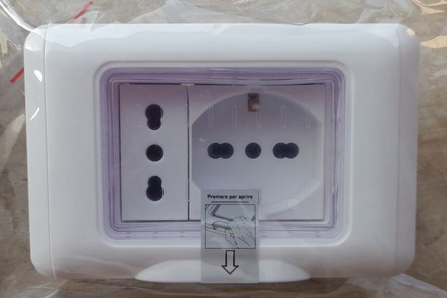 Scatola Stagna Esterna IP55 Con Sportello Completa