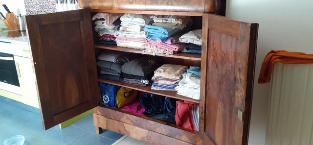 Aparador antiguo de nogal.