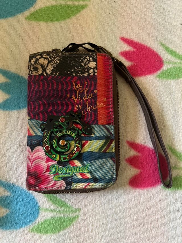 Monederos Desigual & Guess