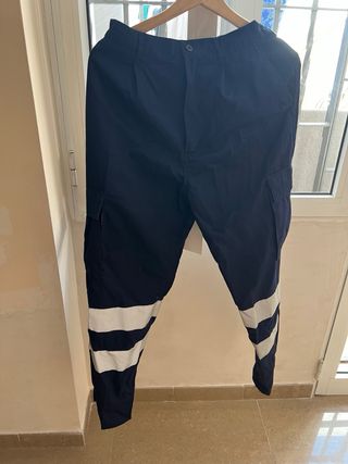 4 Pantalones trabajo reflectantes
talla 44 
