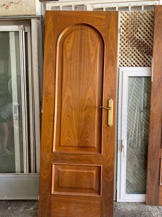 Puerta madera maciza