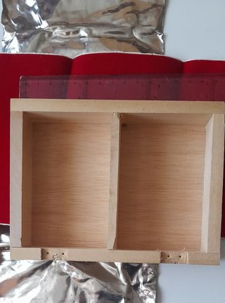 Caja madera manualidades + estaño y fieltro rojo