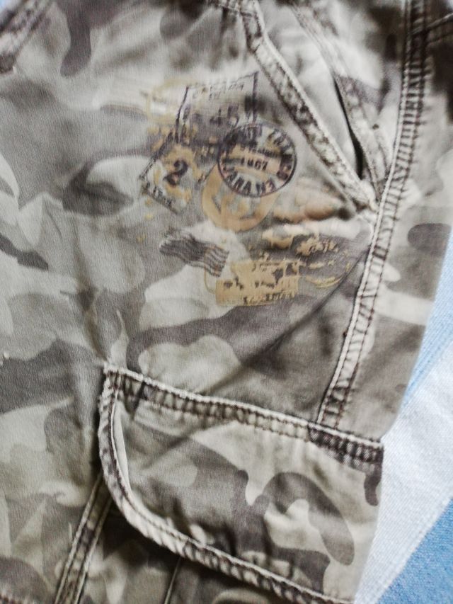 Pantaloni mimetici militari