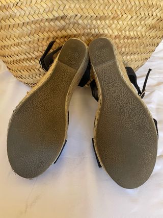 Cuñas negras Sfera c/lazo-talla 36