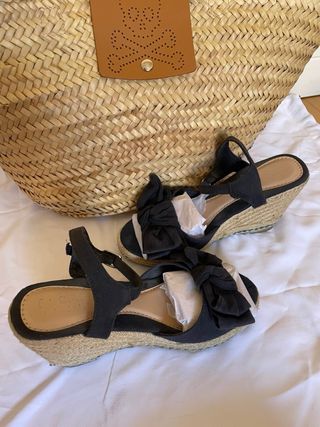 Cuñas negras Sfera c/lazo-talla 36