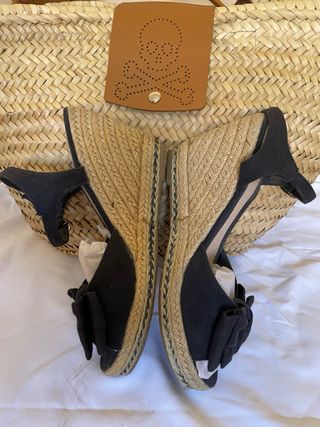 Cuñas negras Sfera c/lazo-talla 36