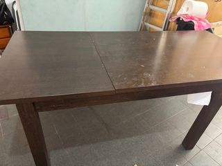 Mesa extensible marrón