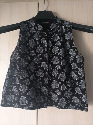 Top corto Stradivarius - flores