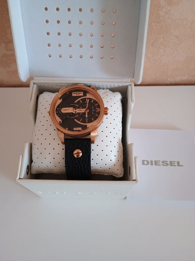 Reloj Diesel - correa negra, dorado