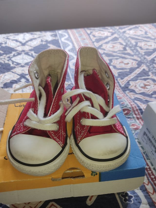 Zapatillas Converse rojas bebé