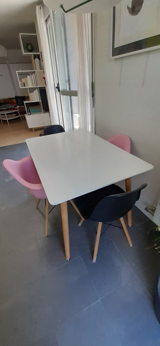 Pack mesa y sillas nórdicas.