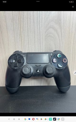 PS4 (PlayStation 4) negra