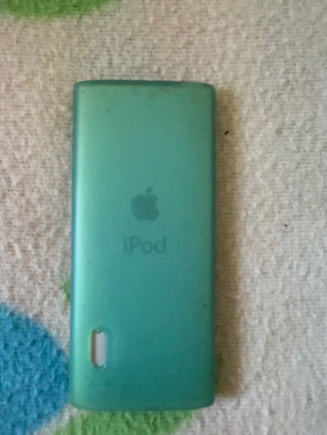 iPod Nano azul con funda