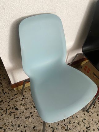 Silla Ikea azule celeste