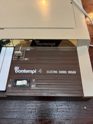 Órgano eléctrico Bontempi 4