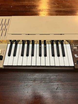 Órgano eléctrico Bontempi 4