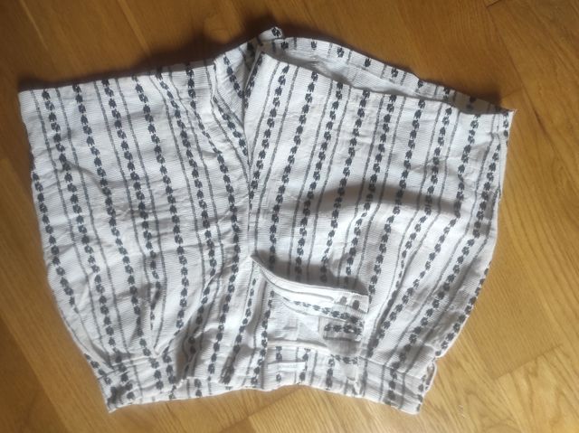 Shorts Promod rayas blancas y negras