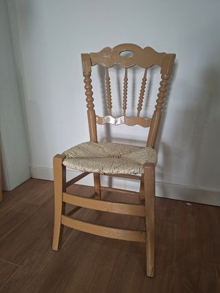 5 sillas madera antiguas; verde,amarilla,beige...
