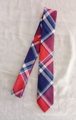 CORBATA DE CUADROS.