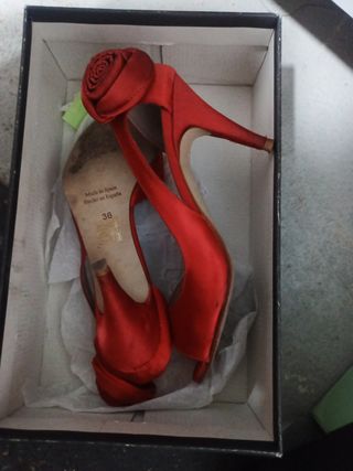 Sandalias Garque rojas tacón 36, aunque uso 37.