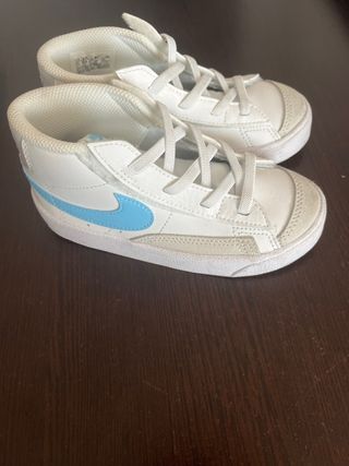 Zapatillas Nike blancas y azules talla 27