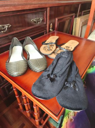 Chanclas y bailarinas negras