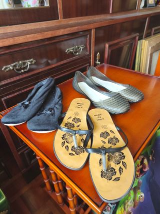 Chanclas y bailarinas negras