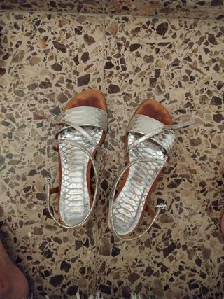 Sandalias planas beige, marca Geox, Lázaro y Unisa