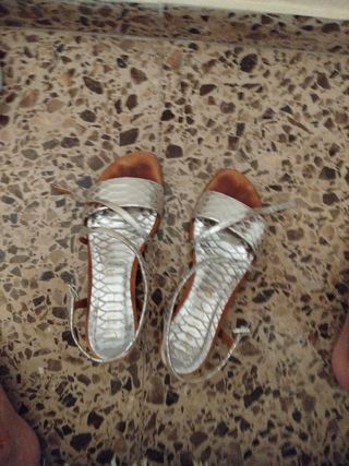 Sandalias planas beige, marca Geox, Lázaro y Unisa