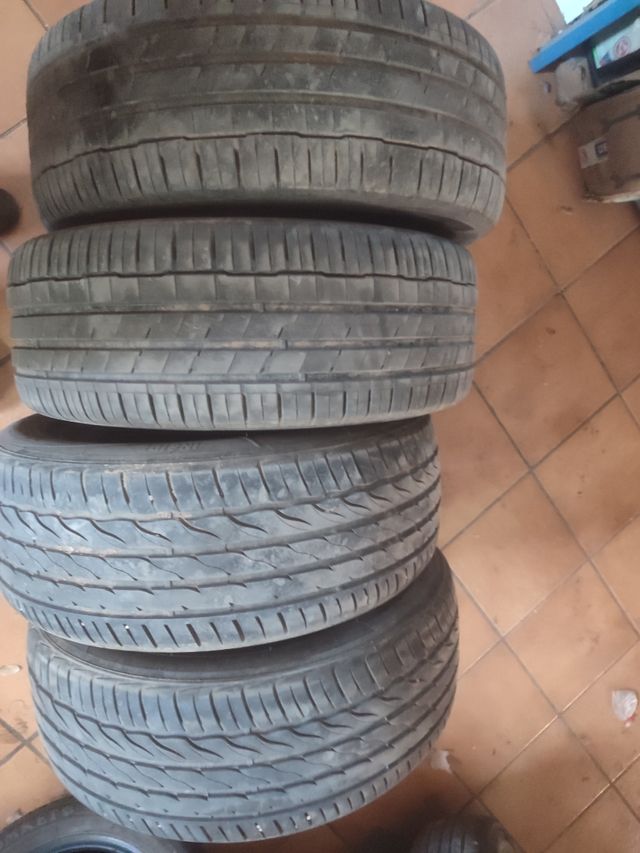 4 Neumáticos 235/55/18 104W