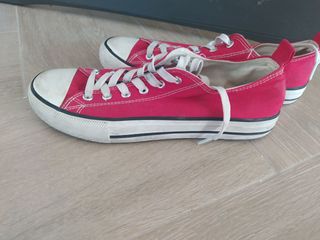 Zapatillas rojas Converse usadas