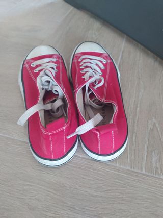 Zapatillas rojas Converse usadas