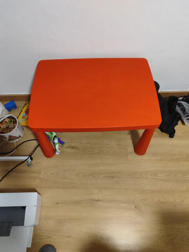 Mesa infantil Ikea roja