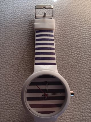 Reloj Lacoste blanco y morado