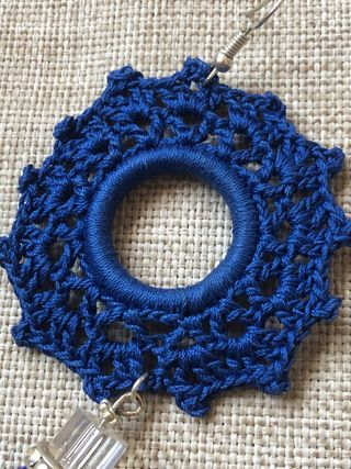 Orecchini uncinetto blu