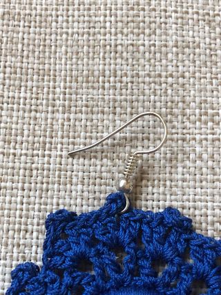 Orecchini uncinetto blu