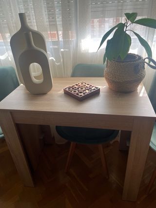 Mesa extensible de madera beige