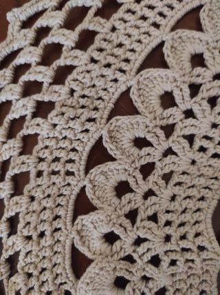 Centrotavola uncinetto beige