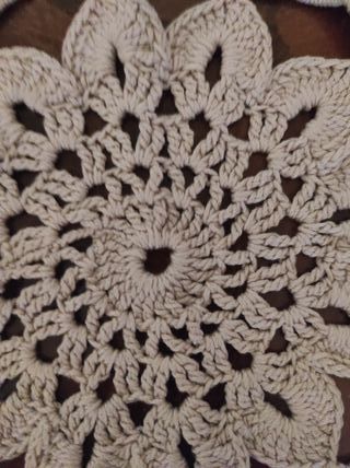Centrotavola uncinetto beige