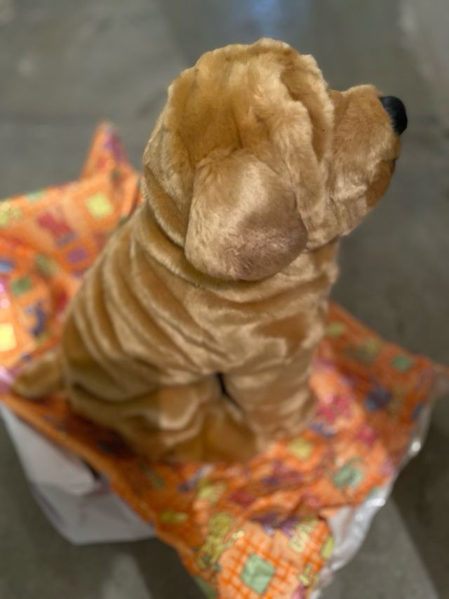 Peluche perro raza sharper