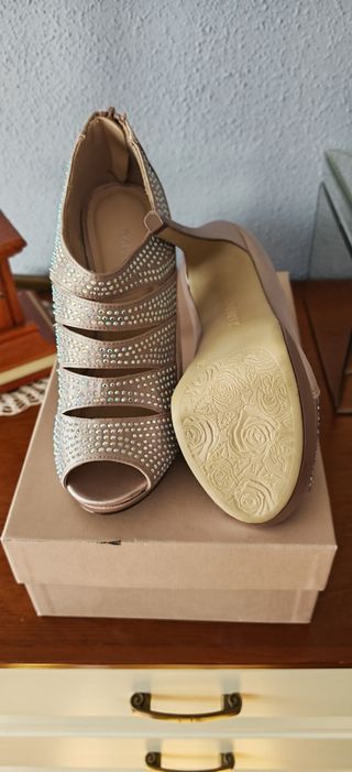 Sandalias novia color champagne pedrería talla 36