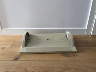 Reposapiés gris plástico