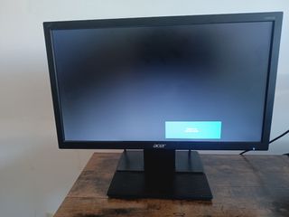 Monitor Acer con cables incluidos