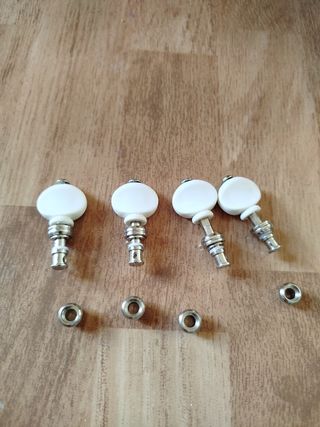 Ukulele con tasti bianchi