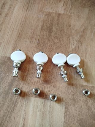 Ukulele con tasti bianchi